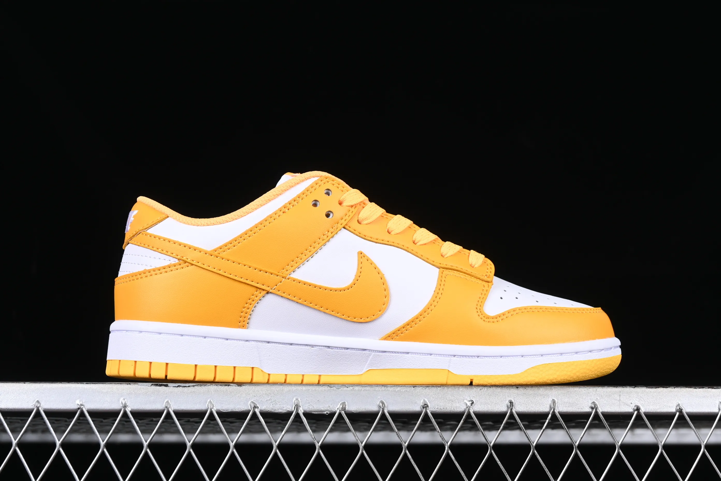 All categories Nk SB Dunk series Nk SB Dunk Low low-top sneakers Nk Dunk Low SB dunk series white and yellow color low-top casual sports skateboard shoes DD1503-800